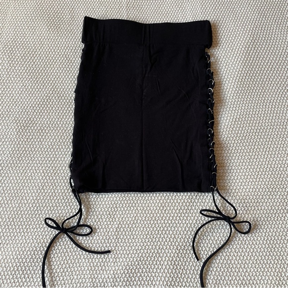 M BOUTIQUE - Cut Out Lace Up Black Mini Skirt - Picture 5 of 7